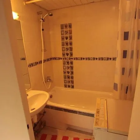 2 In 4 Kodumajutus *